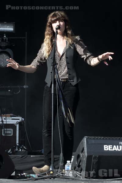 LOU DOILLON - 2016-07-03 - HEROUVILLE SAINT CLAIR - Chateau de Beauregard - Scene Beauregard - 